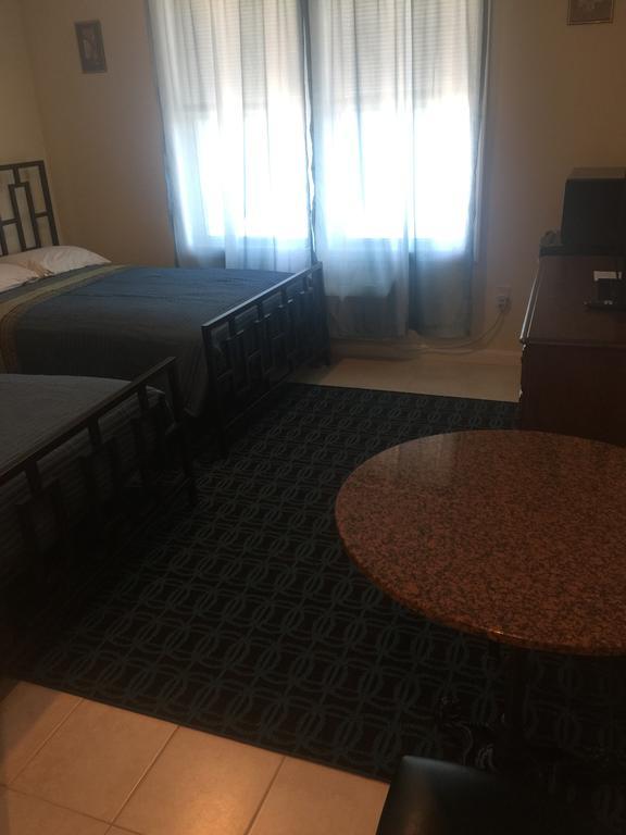 Misquamicut Beach Front Inn Westerly Extérieur photo