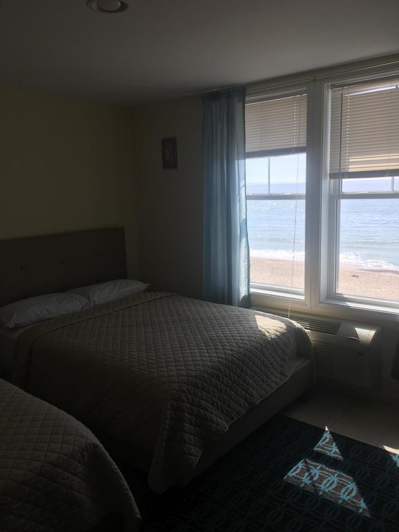 Misquamicut Beach Front Inn Westerly Extérieur photo