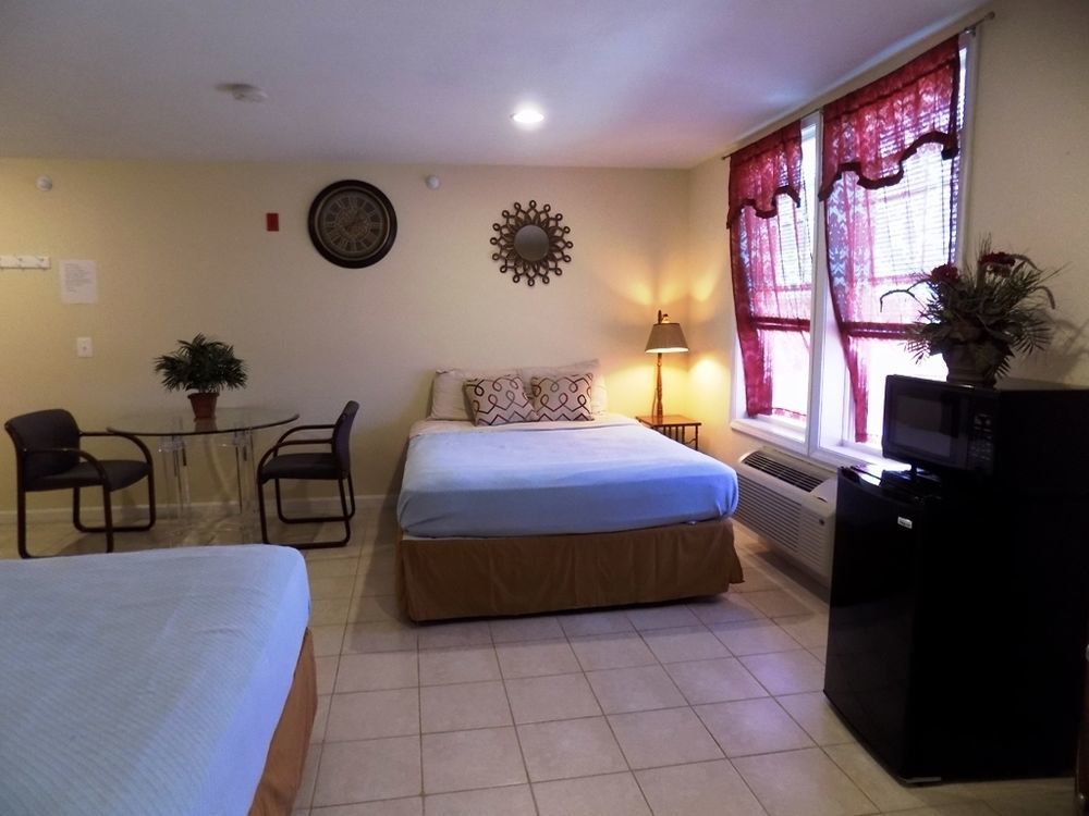 Misquamicut Beach Front Inn Westerly Extérieur photo