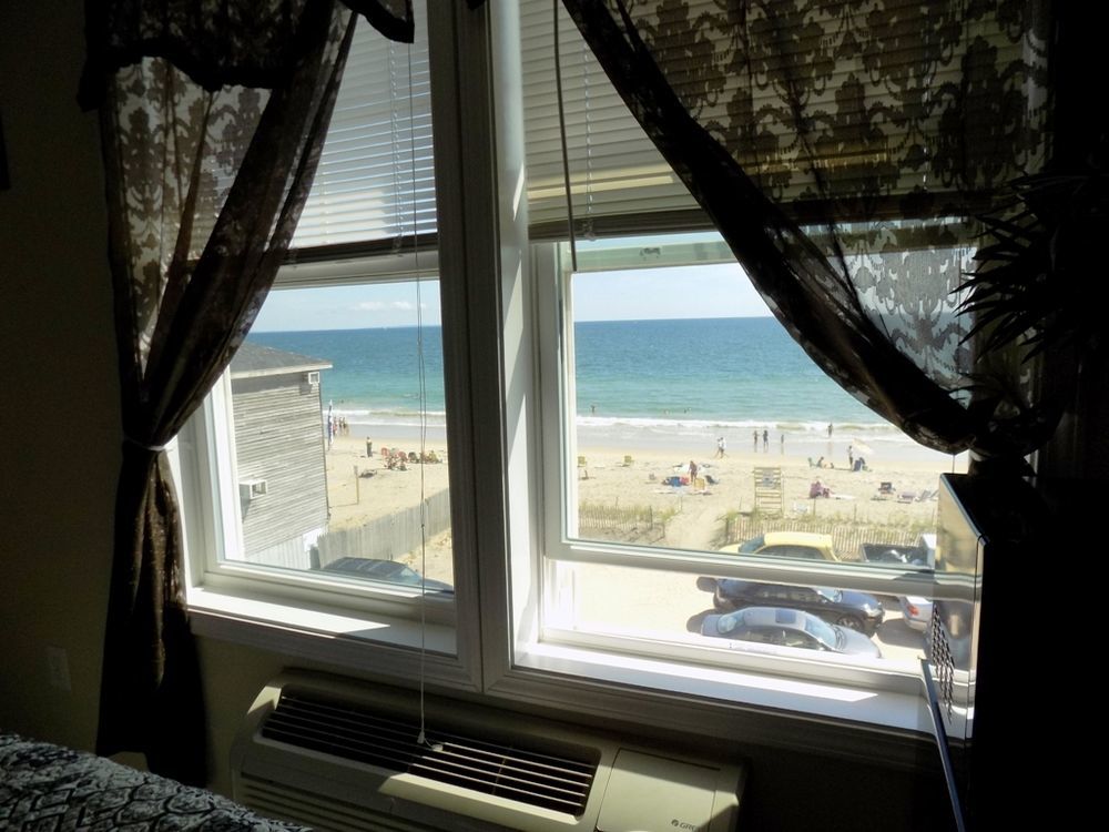 Misquamicut Beach Front Inn Westerly Extérieur photo