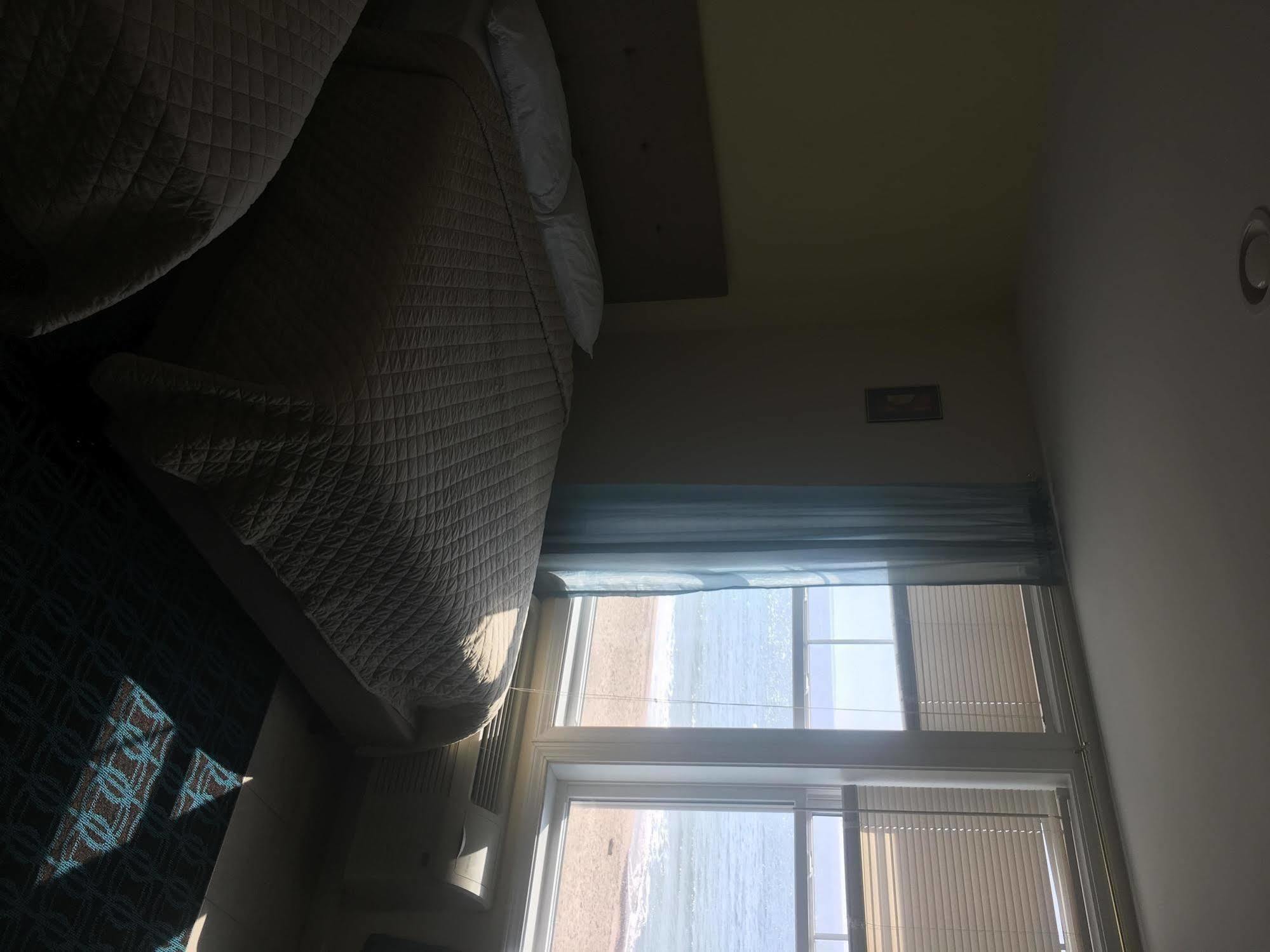 Misquamicut Beach Front Inn Westerly Extérieur photo