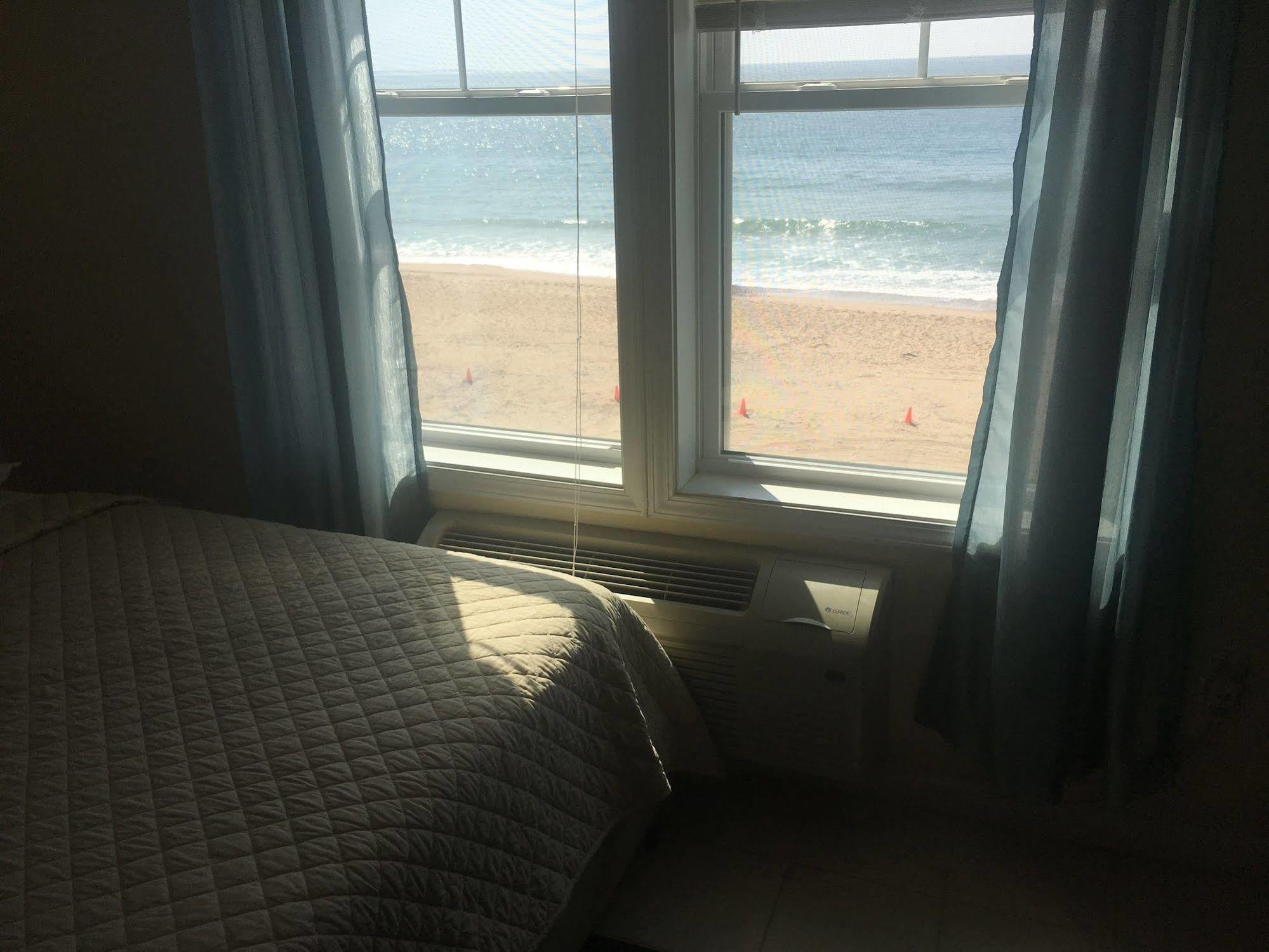 Misquamicut Beach Front Inn Westerly Extérieur photo