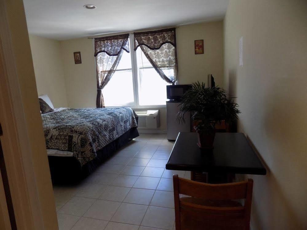 Misquamicut Beach Front Inn Westerly Extérieur photo